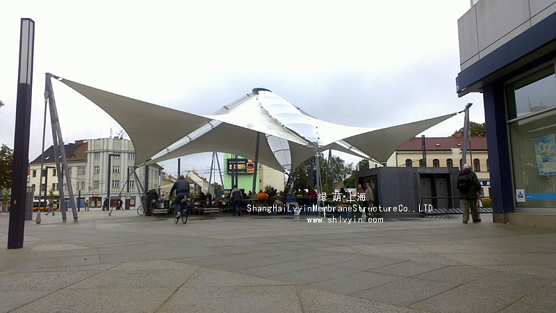 振動(dòng)臺隔震效果實(shí)驗(yàn)